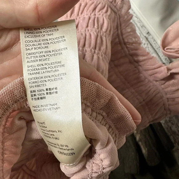 Anthropologie tie shoulder smocked bodice Swiss dot top rose color size small - Picture 6 of 6